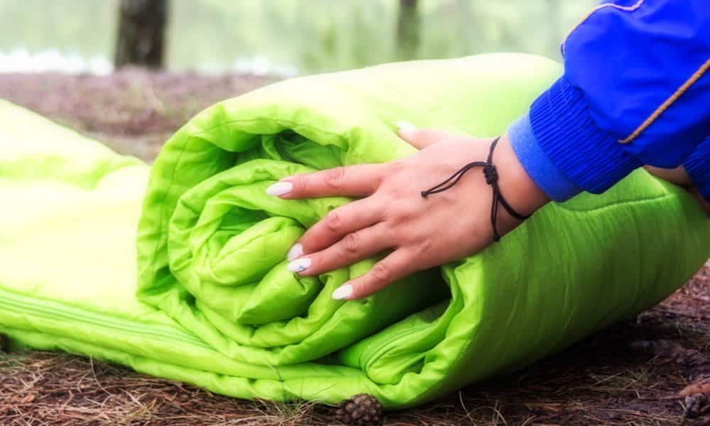 how much should a sleeping bag weigh for backpacking