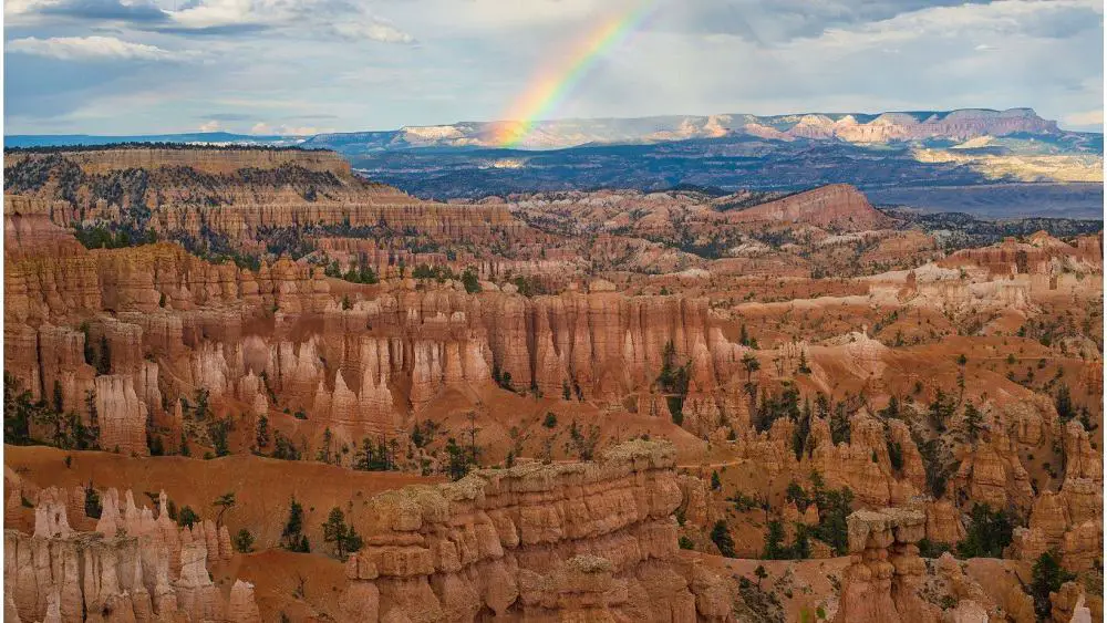 Hiking in bryce canyon national park trails