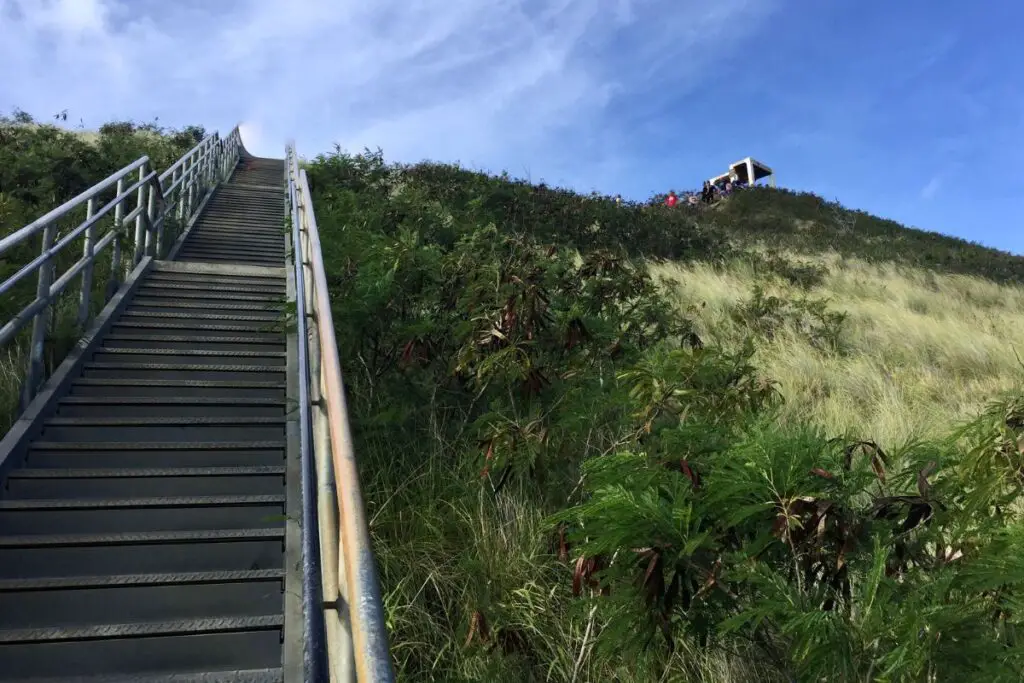 Diamond head climb stairs