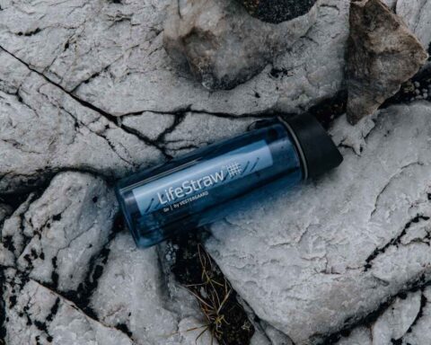 How to Use a Lifestraw
