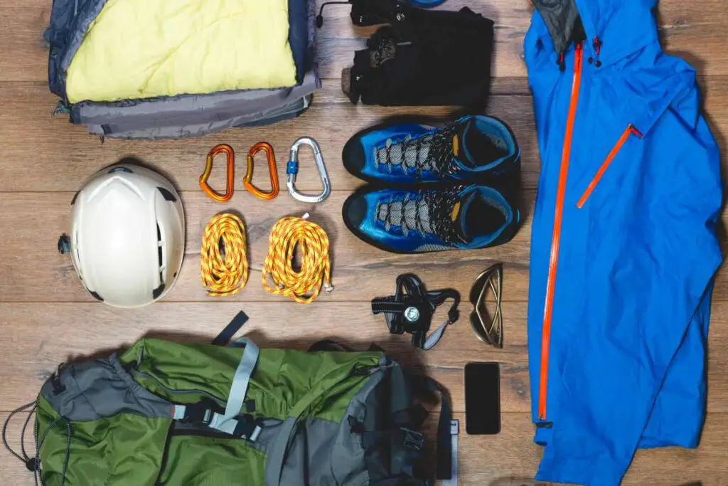 gear hiking vs mountaineering